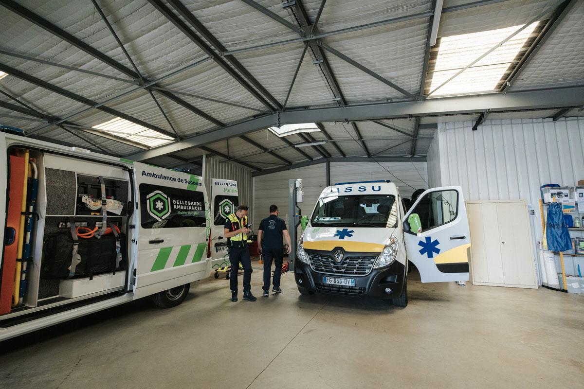 Ambulance de Bellegarde Ambulances dans leur entrepôt situé dans l'Ain