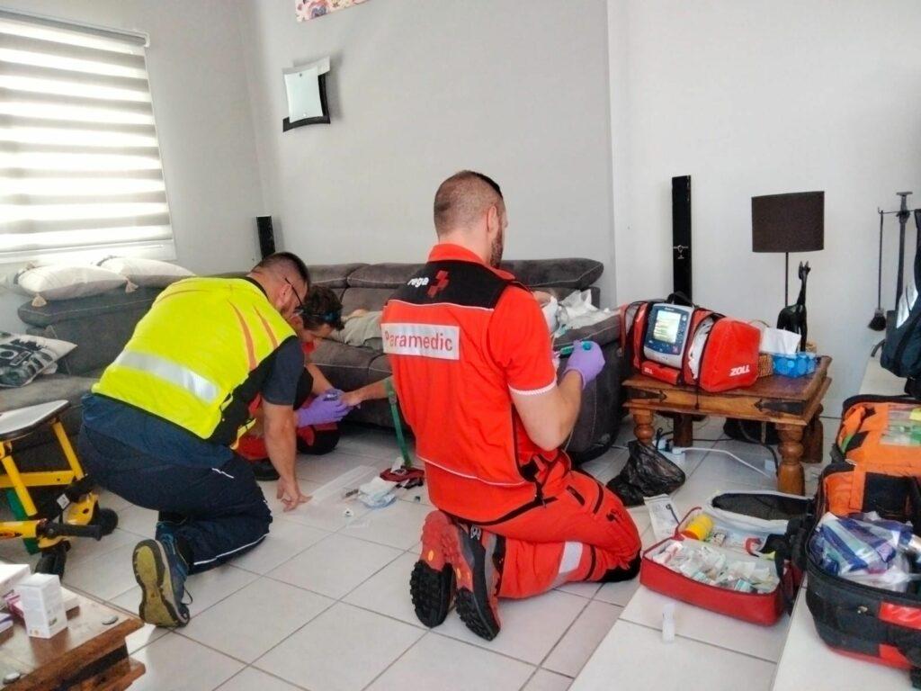 Ambulanciers en intervention de premiers soins en Haute-Savoie
